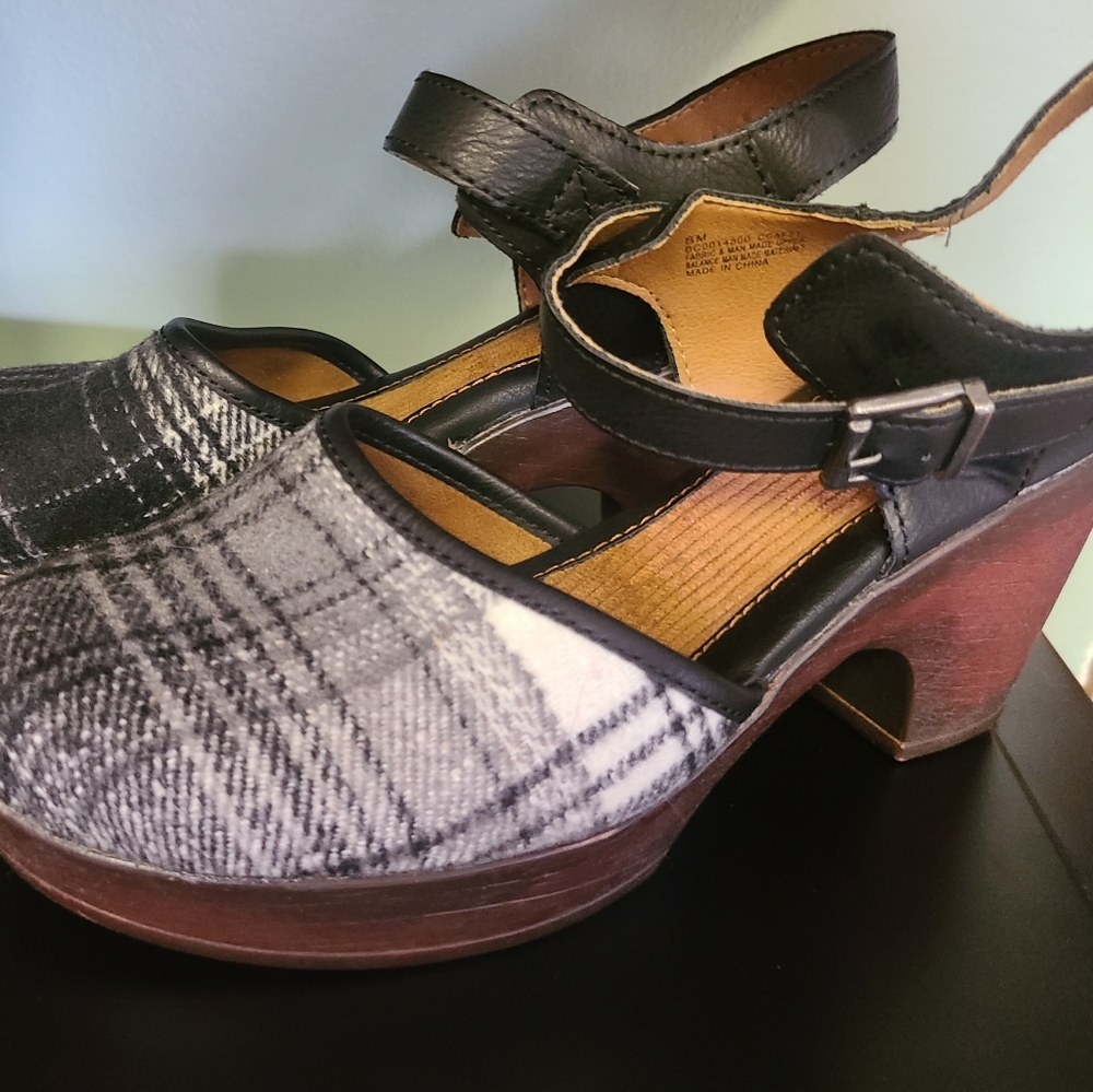 Plaid Clogs - Picture 3 of 6